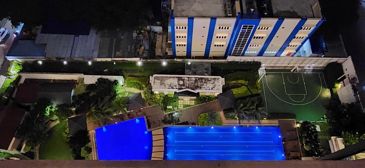 Casa Antonio At Fairway Terraces Family Penthouse 2Br Wi-Fi Nr Golf, Airport, Fort Bgc Manille Extérieur photo