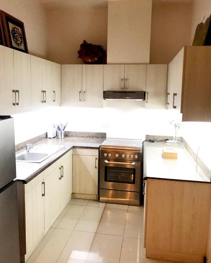 Casa Antonio At Fairway Terraces Family Penthouse 2Br Wi-Fi Nr Golf, Airport, Fort Bgc Manille Extérieur photo