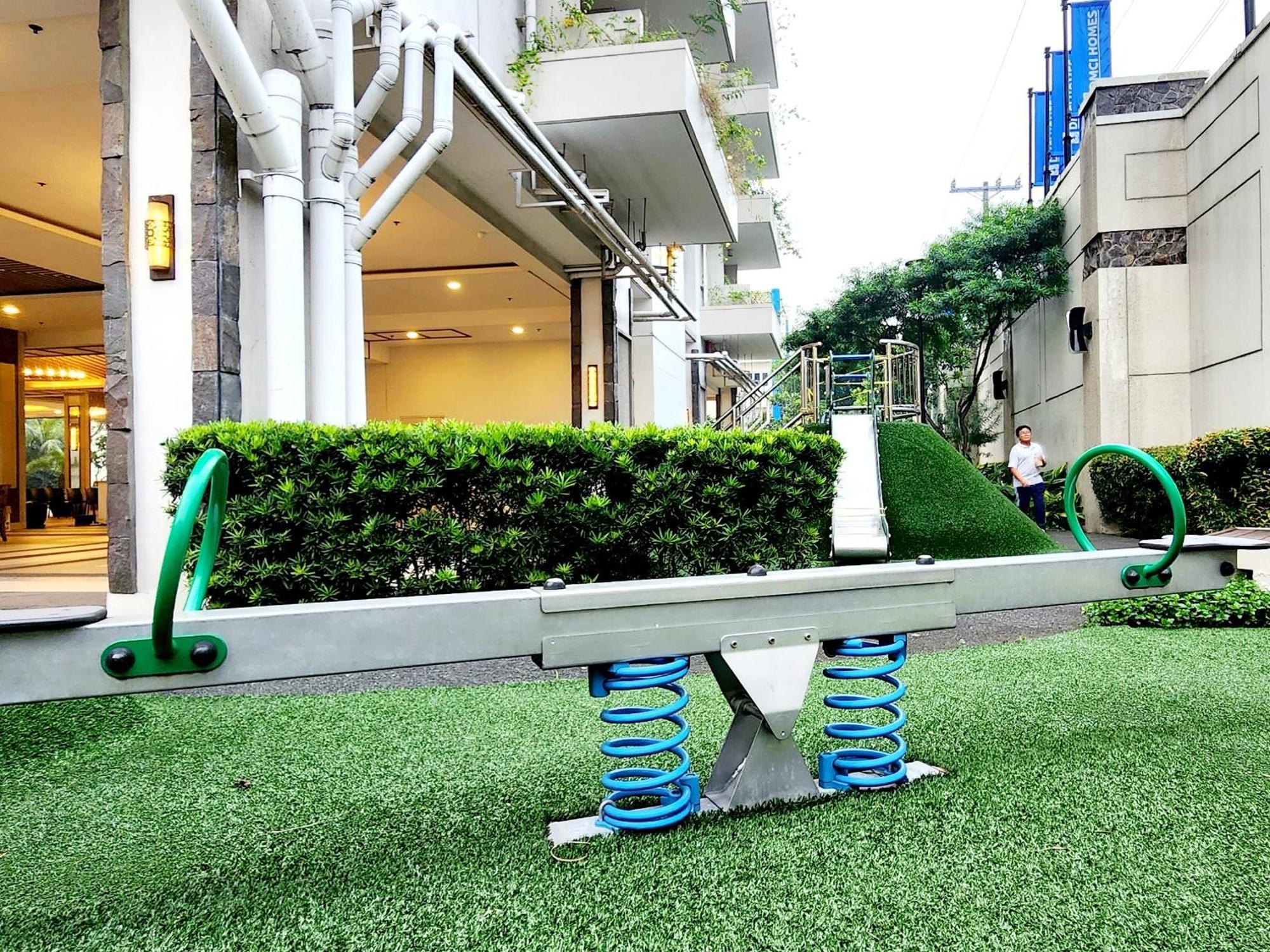 Casa Antonio At Fairway Terraces Family Penthouse 2Br Wi-Fi Nr Golf, Airport, Fort Bgc Manille Extérieur photo